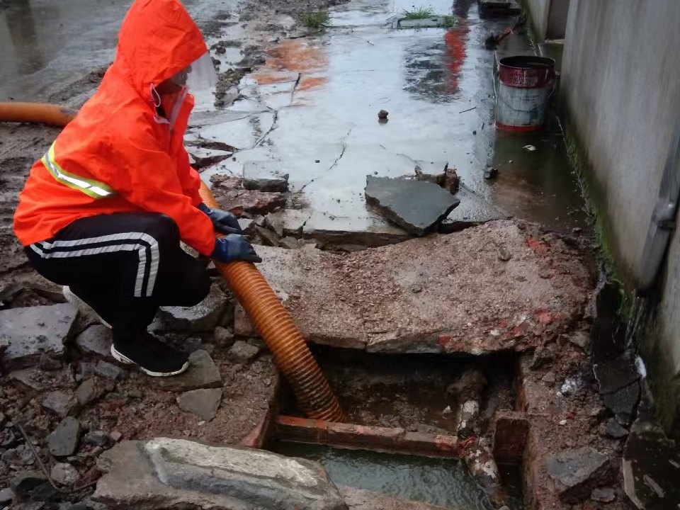 浠水专业清理污水池 炜誉市政以规范流程守护城市 “肠道”