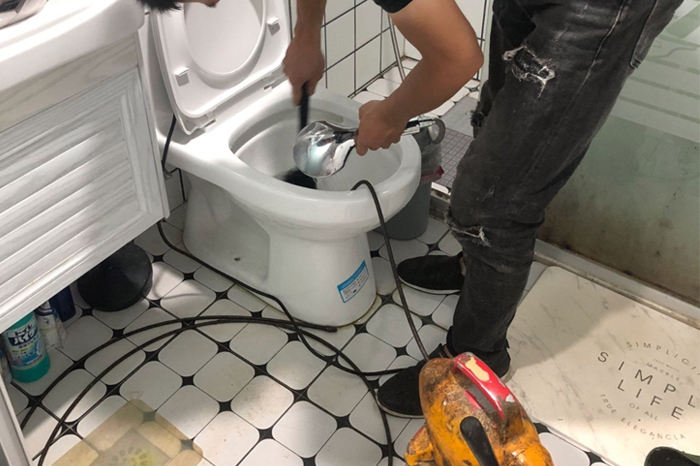 浠水马桶堵塞自己疏通还是找师傅?专业上门服务让你省时更省心